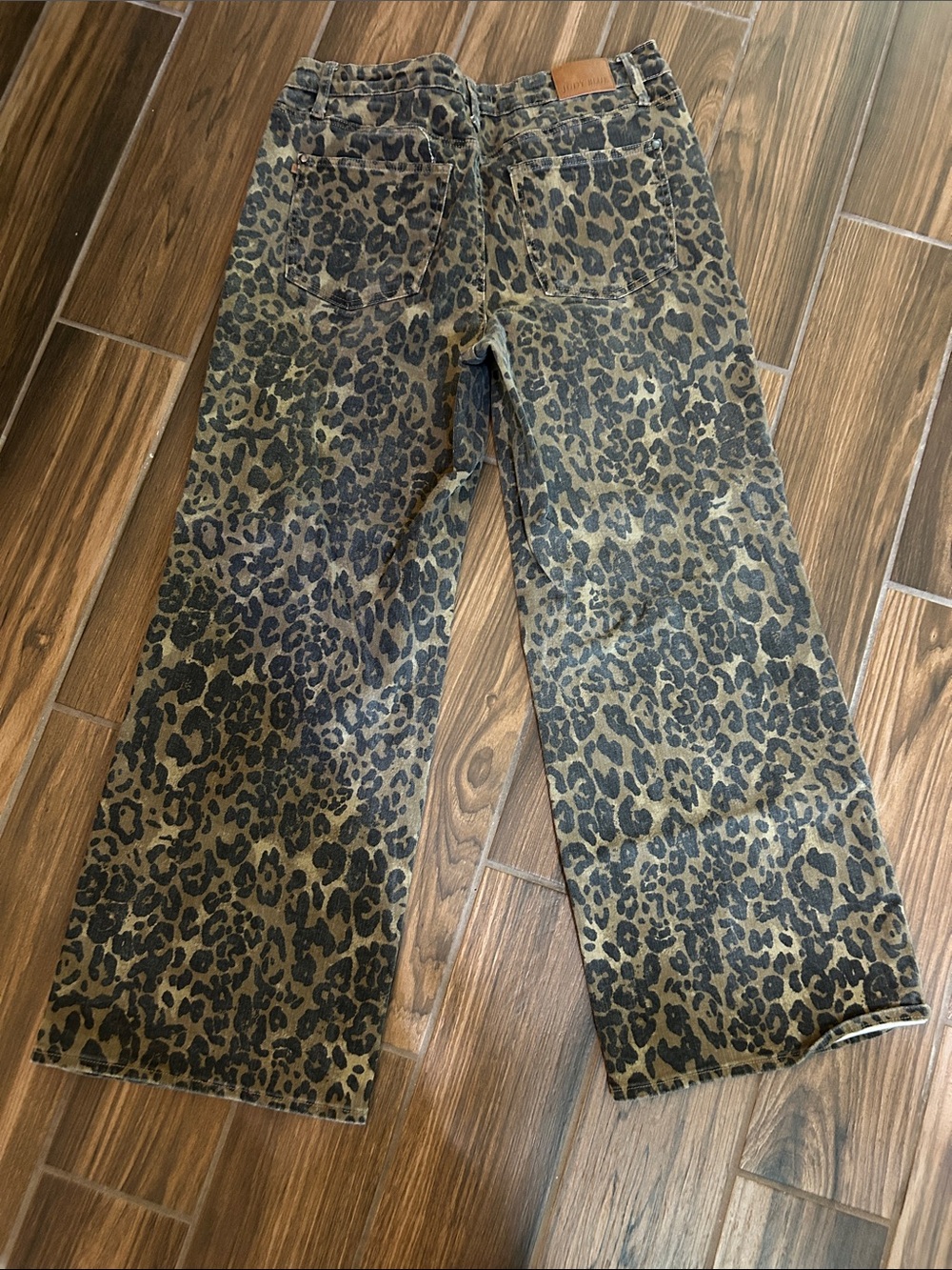 Judy Blue Olive Brown Leopard-Print Retro Wide Jeans - Picture 3 of 3